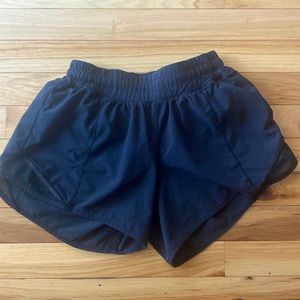 Lululemon Hotty Hot High-rise Lined short 2.5 inch (color:black)